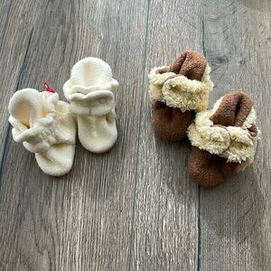 Zutano fleece baby booties size 3m (white) and 6m (brown)